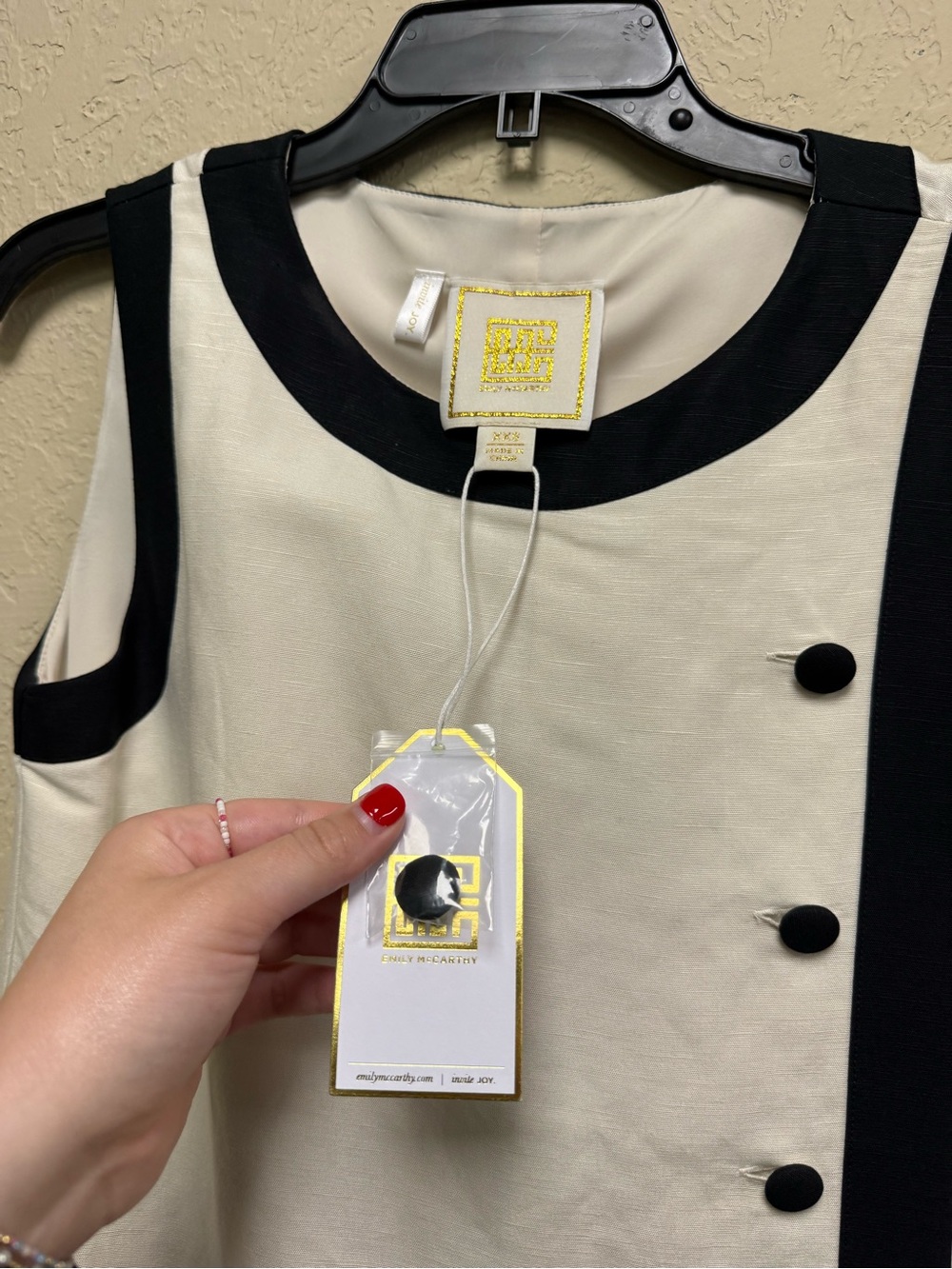 Emily McCarthy "Tory Tunic" Sleeveless White Shift Dress with Black Trim - Picture 3 of 5